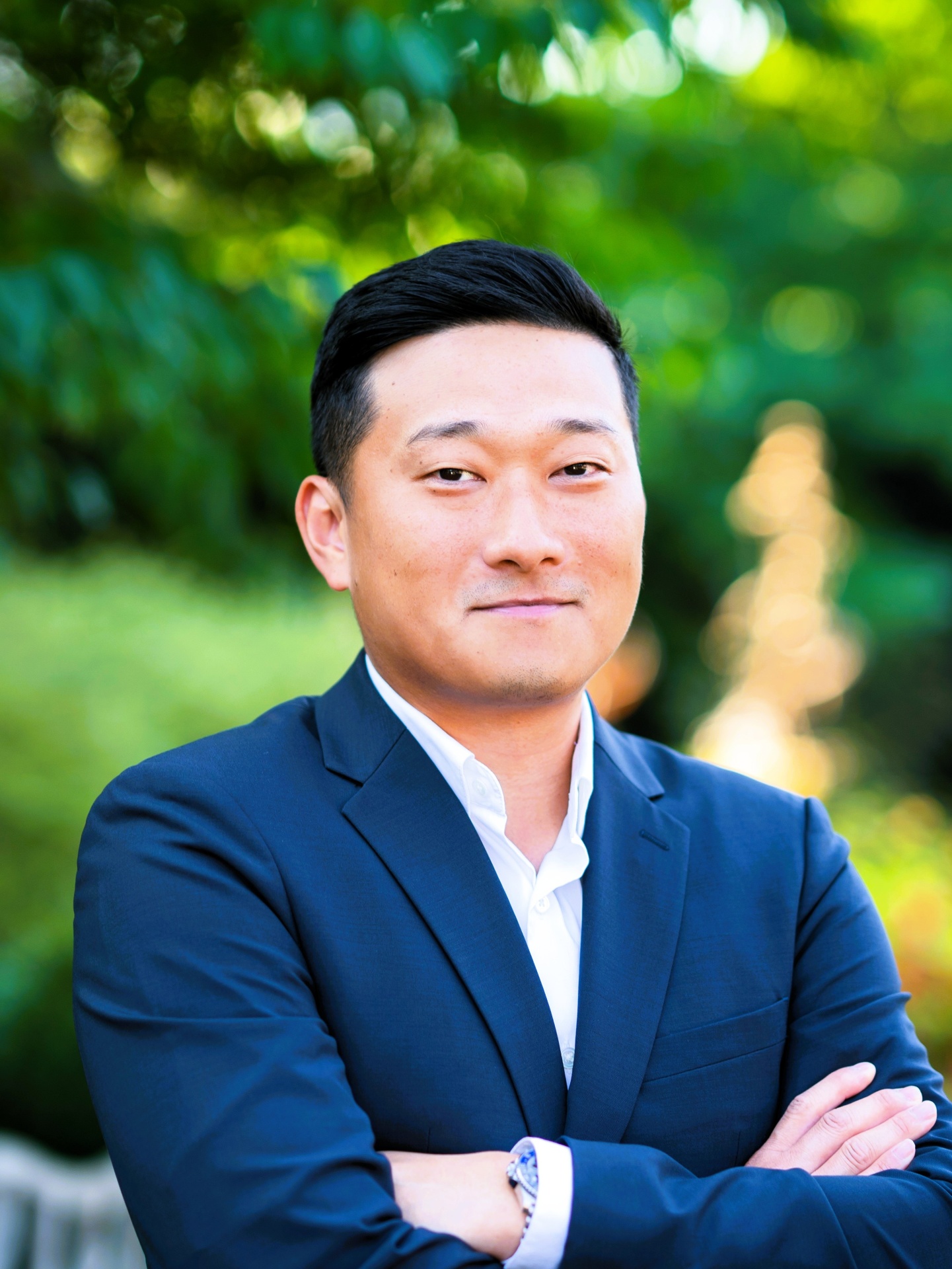 Portrait of Yoon Lim, real estate advisor