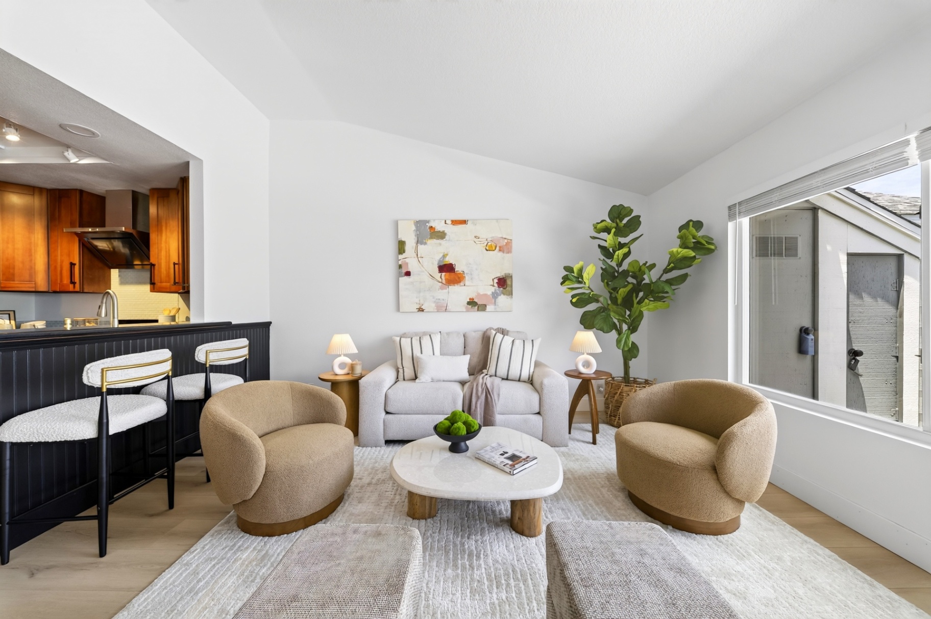 Cozy sitting area off the kitchen
